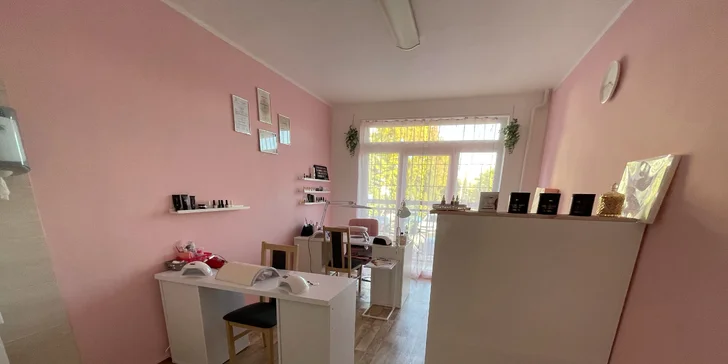 Gélové nechty či gél lak a klasická manikúra aj pre mužov