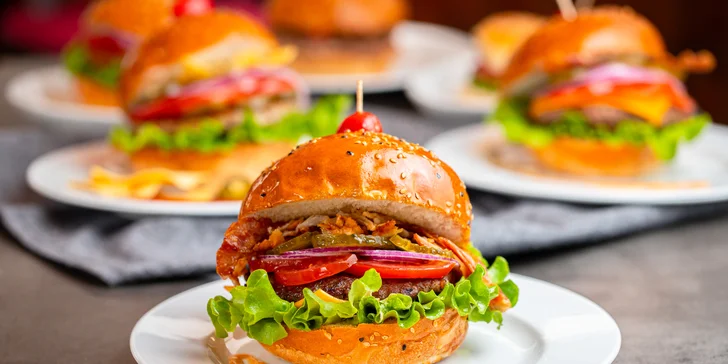 Burger na Kamennom námestí v centre Bratislavy