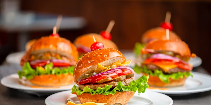 Burger na Kamennom námestí v centre Bratislavy