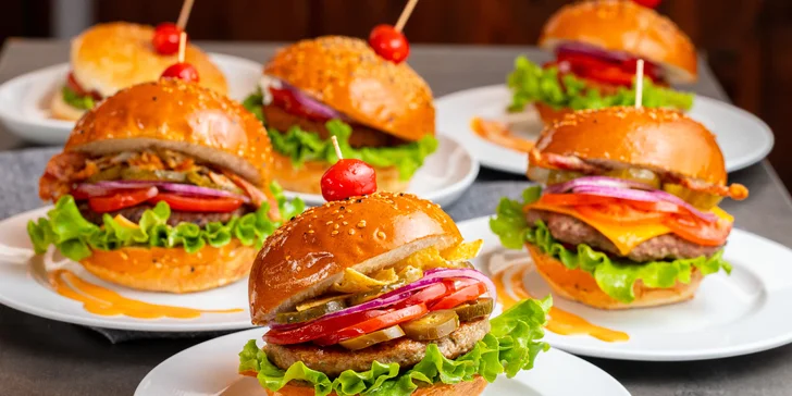 Burger na Kamennom námestí v centre Bratislavy