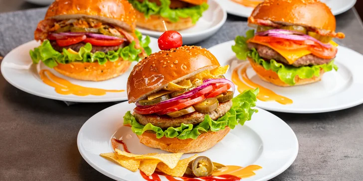 Burger na Kamennom námestí v centre Bratislavy