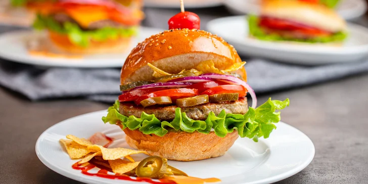 Burger na Kamennom námestí v centre Bratislavy
