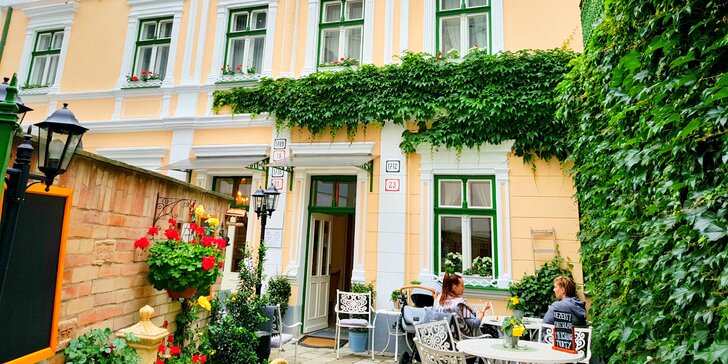 Rozprávkový pobyt v centre Piešťan: obľúbená villa s raňajkami a možnosťou privátneho wellness