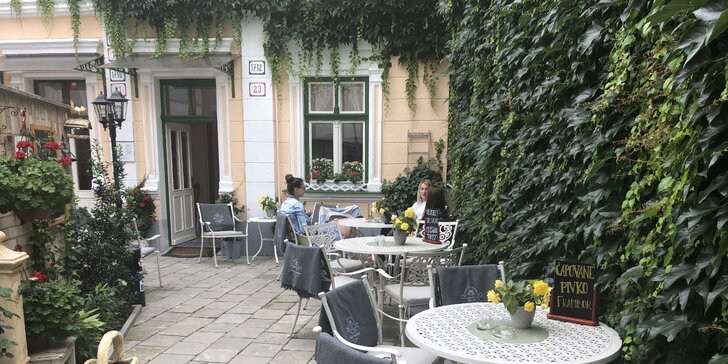 Rozprávkový pobyt v centre Piešťan: obľúbená villa s raňajkami a možnosťou privátneho wellness