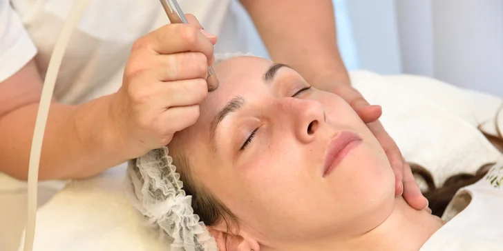 Mikrodermabrázia, hĺbkové čistenie, neinjekčná mezoterapia či chemický peeling