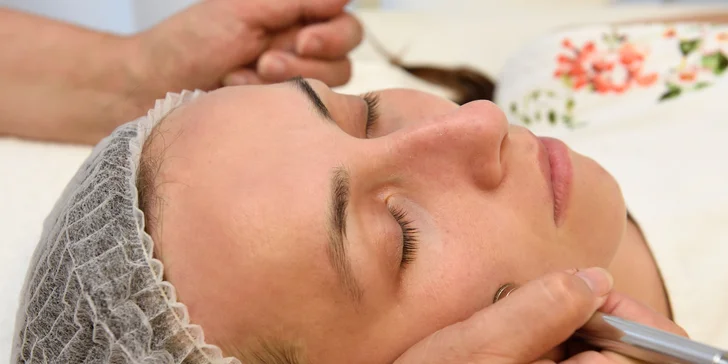 Mikrodermabrázia, hĺbkové čistenie, neinjekčná mezoterapia či chemický peeling