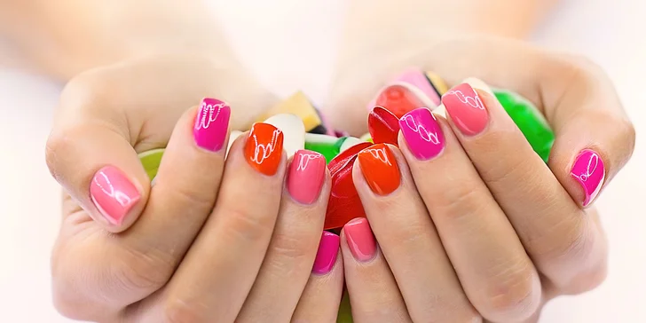 Krásne ruky s profesionálnou japonskou alebo Shellac manikúrou