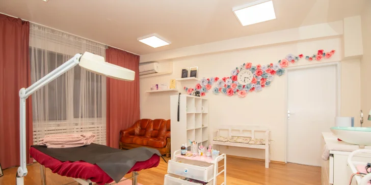 Permanentný make-up (obočie, horná linka, pery) či laminácia obočia