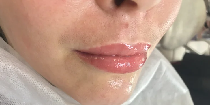 Permanentný make-up (obočie, horná linka, pery) či laminácia obočia