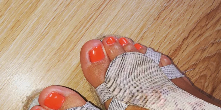 Suchá, mokrá alebo relaxačná? Doprajte svojim nohám pedikúru alebo kompletný relaxačný balíček!