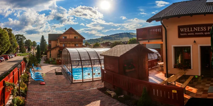 Wellness pobyt neďaleko Bešeňovej so saunami, jacuzzi a vyhrievaným bazénom a aktivitami pre deti
