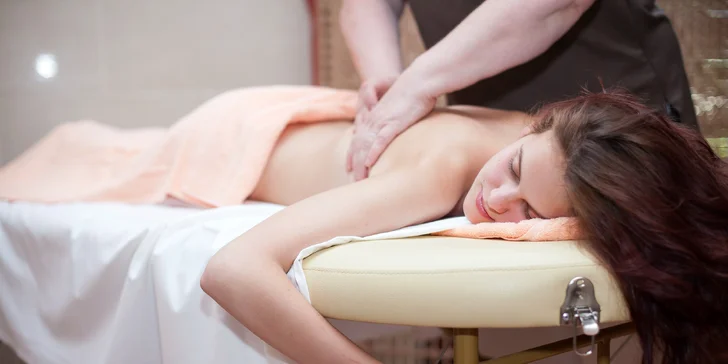 Wellness pobyt neďaleko Bešeňovej so saunami, jacuzzi a vyhrievaným bazénom a aktivitami pre deti