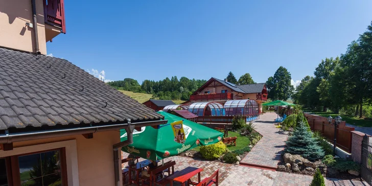 Dovolenka pri Bešeňovej v obľúbenom penzióne Motýľ*** s vyhrievaným bazénom, wellness, aktivitami a zvýhodnením pre dieťa do 12 rokov!
