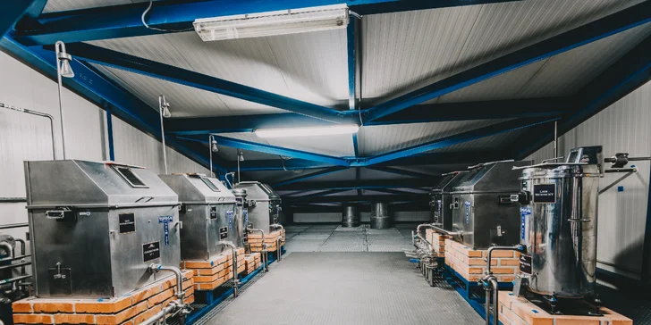 Jedinečný pobyt v Hniezdnom: apartmány vo vidieckom štýle, možnosť prehliadky Nestville Distillery a degustácie