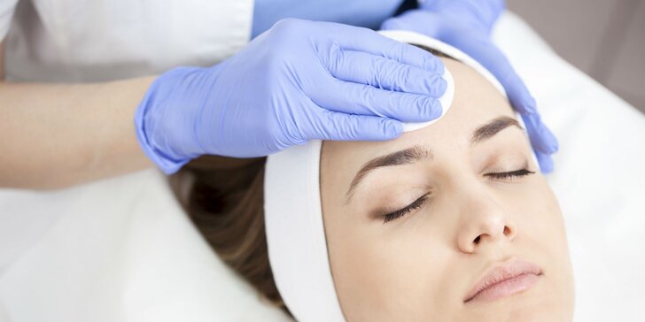 Hĺbkové čistenie pleti ultrazvukom alebo masáž tváre a krku + úprava obočia