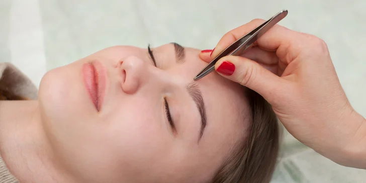 Získajte zdravú a jemnú pleť vďaka chemickému peelingu či mikrodermabrázii