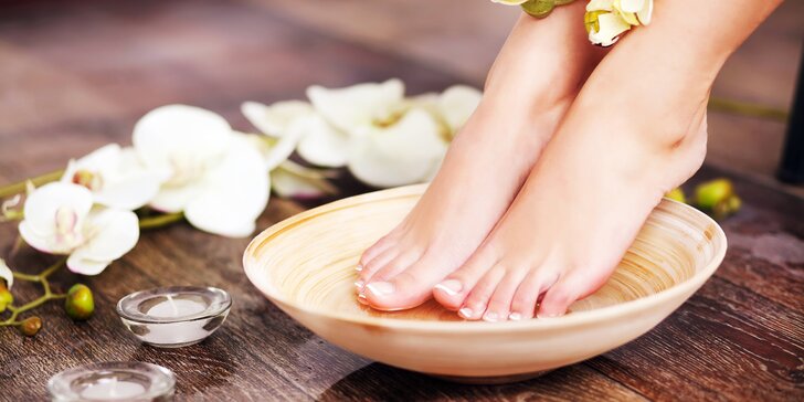 Suchá, mokrá alebo relaxačná? Doprajte svojim nohám pedikúru alebo kompletný relaxačný balíček!