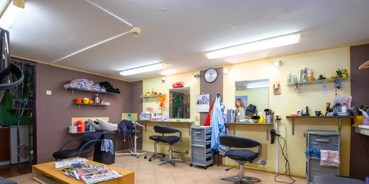 Dámsky strih, fúkaná a konečný styling pre všetky dĺžky vlasov