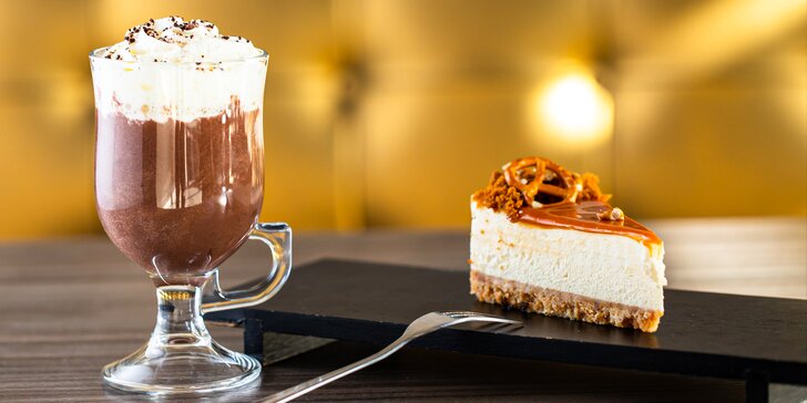 Káva so zákuskom či štrúdľou alebo horúca čokoláda v kaviarni Baluarte Caffe
