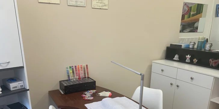 Manikúra s gél lakom, japonská manikúra či darčeková poukážka