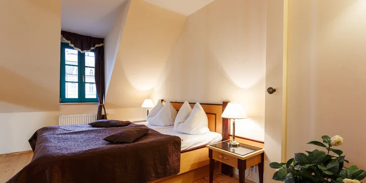 Fantastický odpočinok blízko Vřídelnej kolonády: 3* hotel s raňajkami aj zľava na masáže