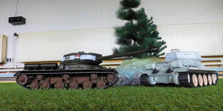 Veľkolepý tankový súboj s upravenými RC modelmi v TANKOVEJ ARÉNE