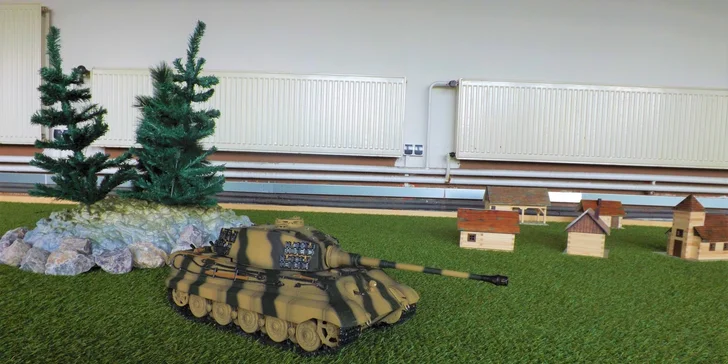 Veľkolepý tankový súboj s upravenými RC modelmi v TANKOVEJ ARÉNE