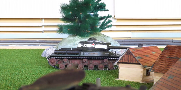 Veľkolepý tankový súboj s upravenými RC modelmi v TANKOVEJ ARÉNE
