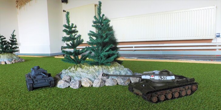 Veľkolepý tankový súboj s upravenými RC modelmi v TANKOVEJ ARÉNE