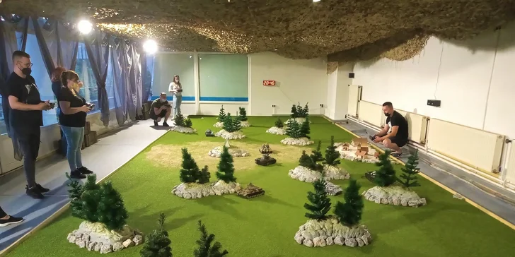 Veľkolepý tankový súboj s upravenými RC modelmi v TANKOVEJ ARÉNE