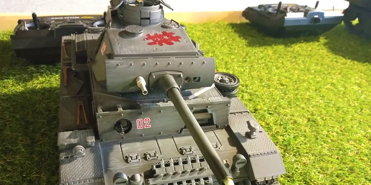 Veľkolepý tankový súboj s upravenými RC modelmi v TANKOVEJ ARÉNE