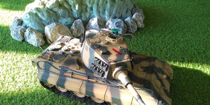 Veľkolepý tankový súboj s upravenými RC modelmi v TANKOVEJ ARÉNE