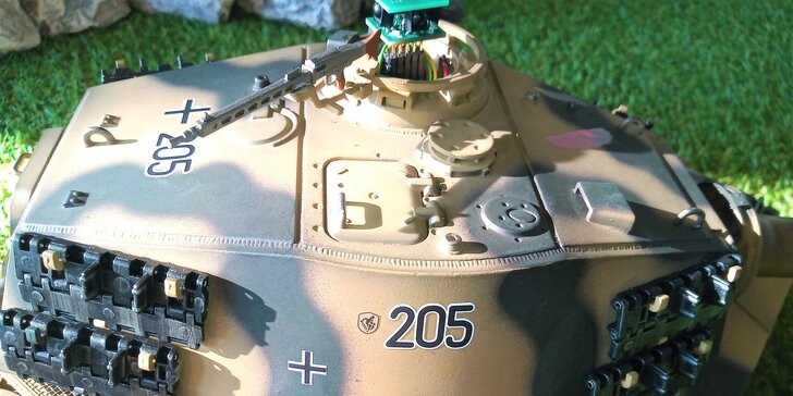 Veľkolepý tankový súboj s upravenými RC modelmi v TANKOVEJ ARÉNE