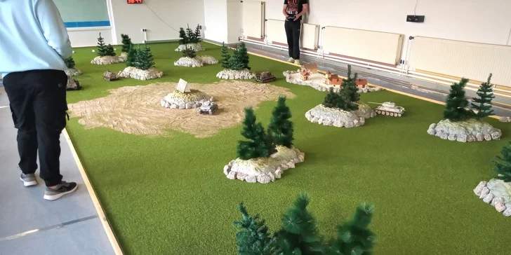 Veľkolepý tankový súboj s upravenými RC modelmi v TANKOVEJ ARÉNE
