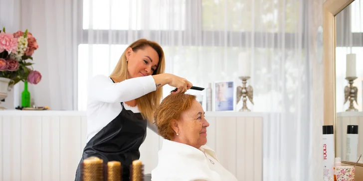 Dámsky strih s fúkaním a finálnou úpravou účesu v salóne Institut Esthederm Visage