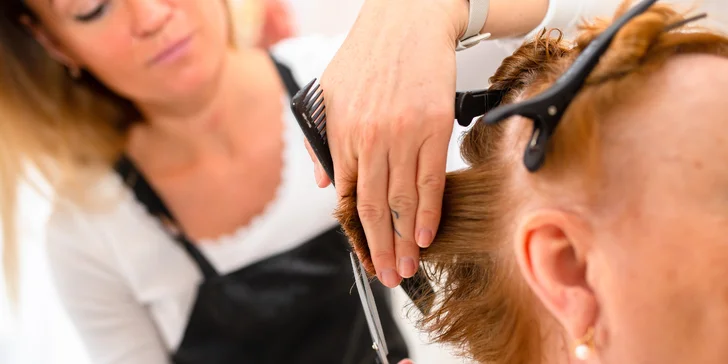 Dámsky strih s fúkaním a finálnou úpravou účesu v salóne Institut Esthederm Visage