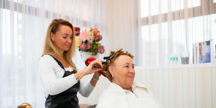 Dámsky strih s fúkaním a finálnou úpravou účesu v salóne Institut Esthederm Visage