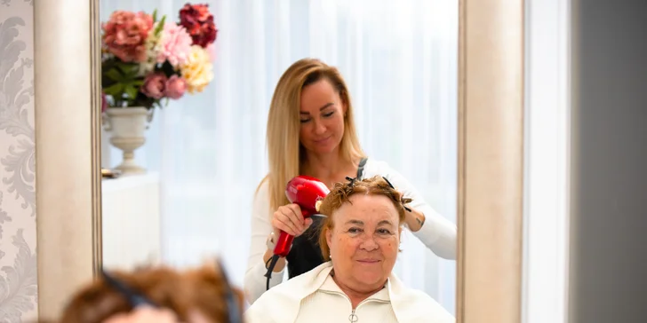 Dámsky strih s fúkaním a finálnou úpravou účesu v salóne Institut Esthederm Visage