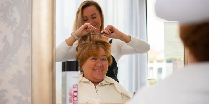 Dámsky strih s fúkaním a finálnou úpravou účesu v salóne Institut Esthederm Visage