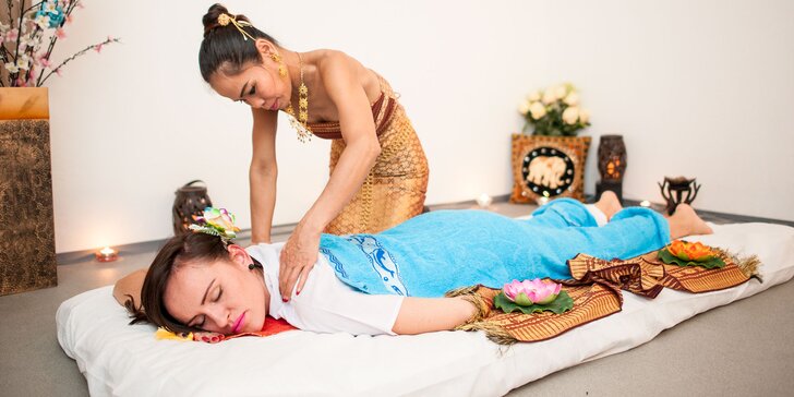 Tradičná thajská alebo uvoľňujúca olejová aroma masáž