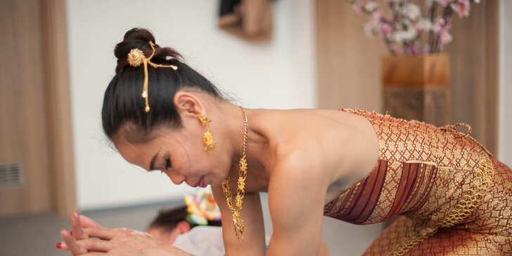 Tradičná thajská alebo uvoľňujúca olejová aroma masáž