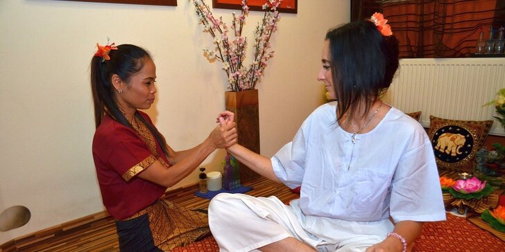 Relaxačná alebo klasická olejová masáž celého tela od Thajčanov