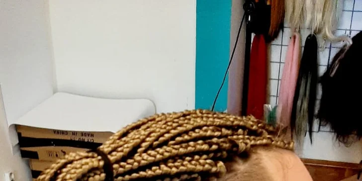 Boxerské copy, pseudo dredy, twisty či kučery - trendy zmena vášho imidžu