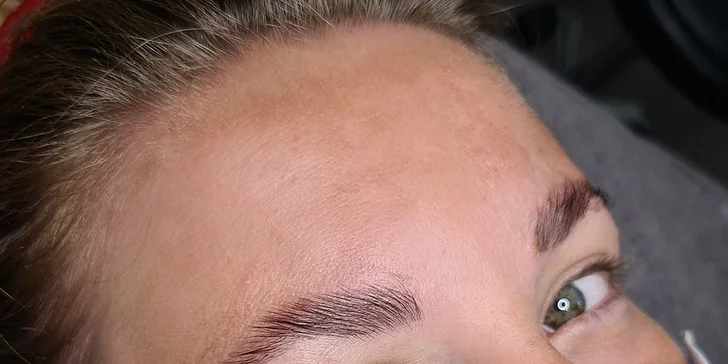 Laminácia obočia a lash lift pre vytočenie a zvýraznenie vašich rias