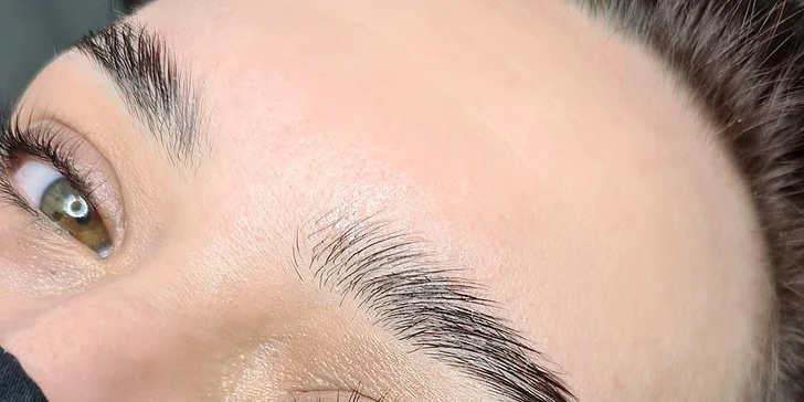 Laminácia obočia a lash lift pre vytočenie a zvýraznenie vašich rias