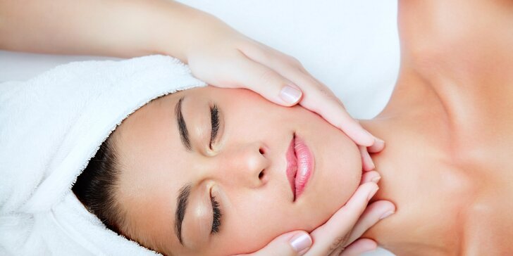 Kozmetické ošetrenia pre krajšiu a pevnejšiu pokožku na tvári, krku i dekolte