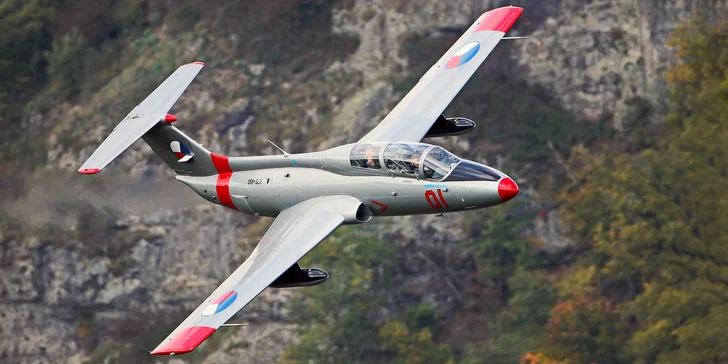 Adrenalínom nabitý let stíhačkou L-29 DELFÍN vrátane akrobacie vo vzduchu!