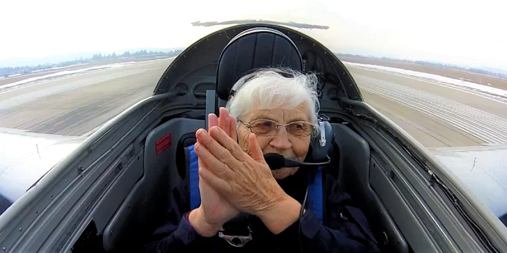 Adrenalínom nabitý let stíhačkou L-29 DELFÍN vrátane akrobacie vo vzduchu!
