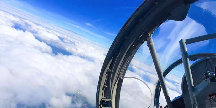 Adrenalínom nabitý let stíhačkou L-29 DELFÍN vrátane akrobacie vo vzduchu!