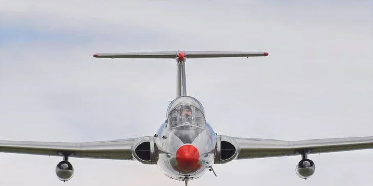 Adrenalínom nabitý let stíhačkou L-29 DELFÍN vrátane akrobacie vo vzduchu!